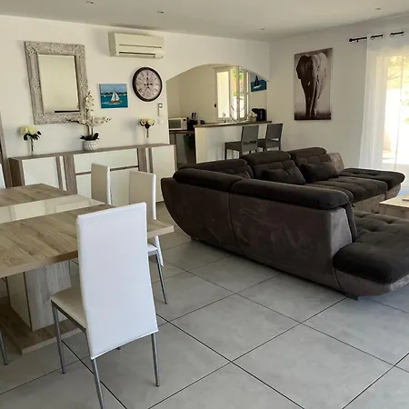 Les Nefliers * סן-מקסים