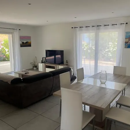 Les Nefliers דירה *