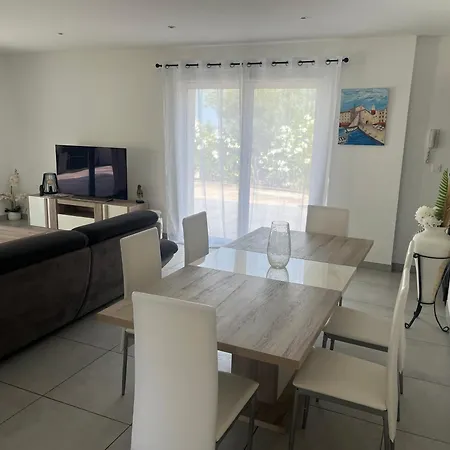 Les Nefliers * סן-מקסים