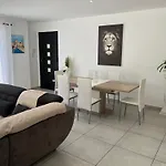Les Néfliers