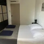 Les Néfliers